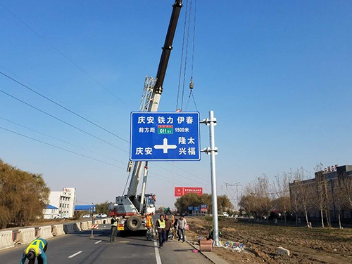 吕梁吕梁道路护栏网网片该如何进行正确的选购呢？