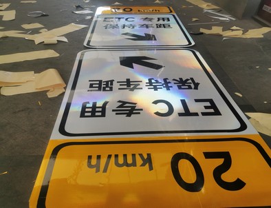 吕梁吕梁河南道路标牌